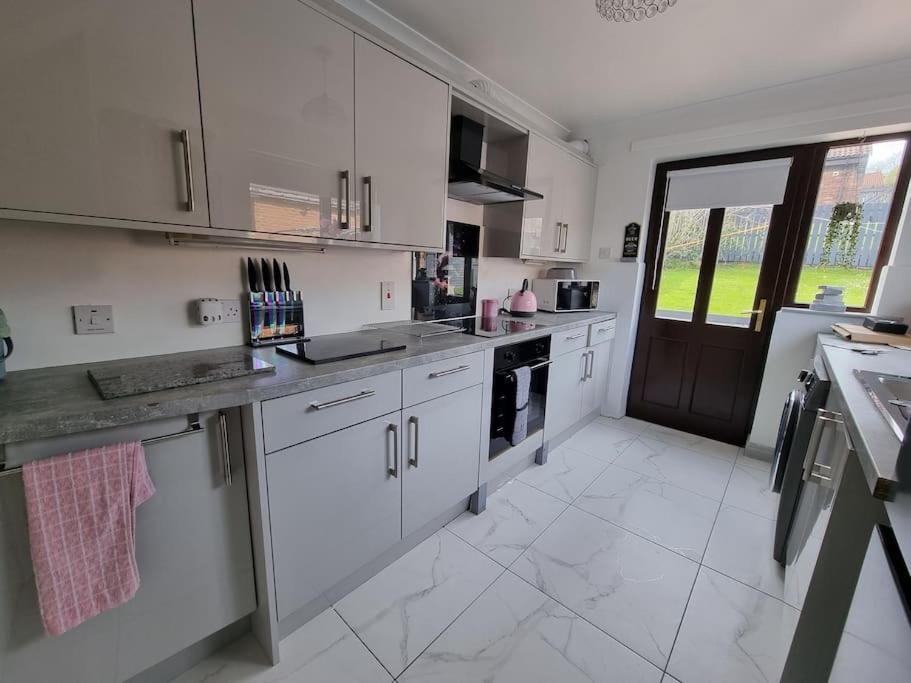 Spacious House City Skyline And Mountain Views Close Too Belfast Centre And Airports Free Parking Экстерьер фото