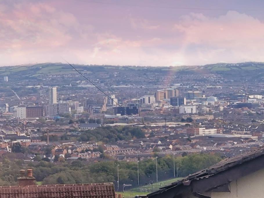 Spacious House City Skyline And Mountain Views Close Too Belfast Centre And Airports Free Parking Экстерьер фото