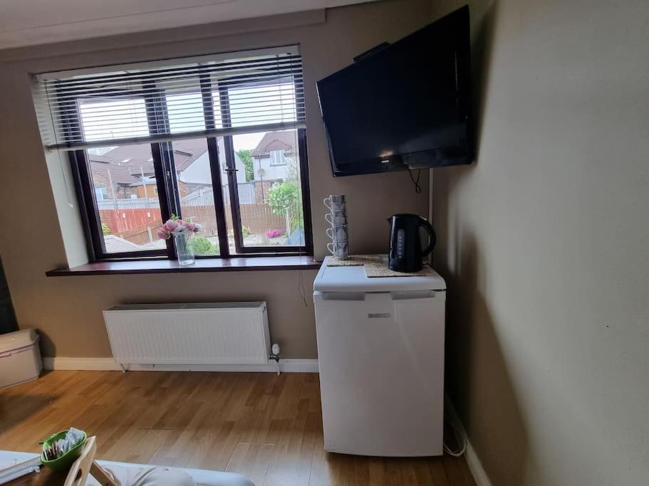 Spacious House City Skyline And Mountain Views Close Too Belfast Centre And Airports Free Parking Экстерьер фото