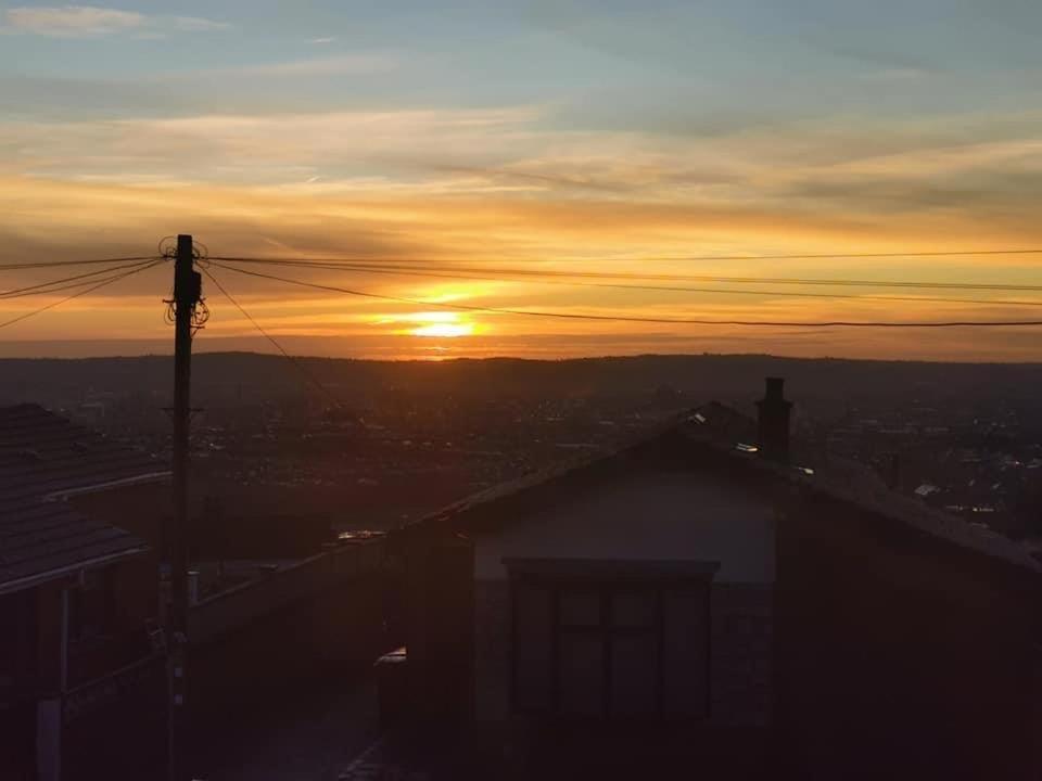 Spacious House City Skyline And Mountain Views Close Too Belfast Centre And Airports Free Parking Экстерьер фото